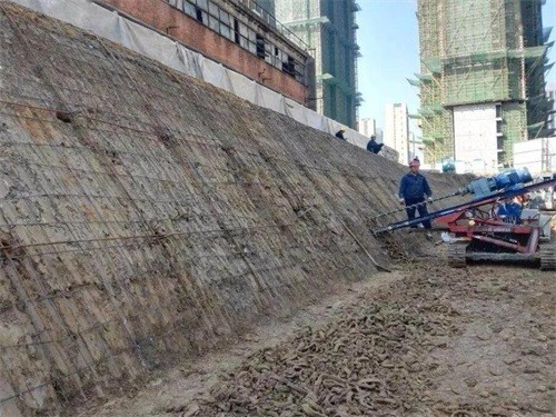 东河建筑边坡支护